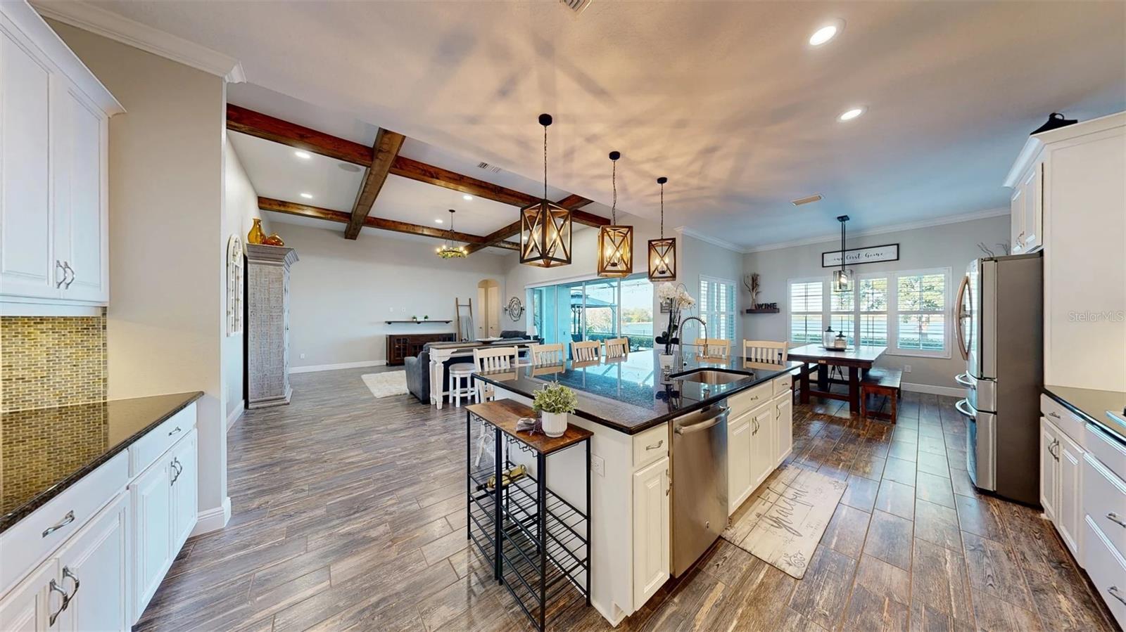 Listing photo id 34 for 6426 Tideline Drive