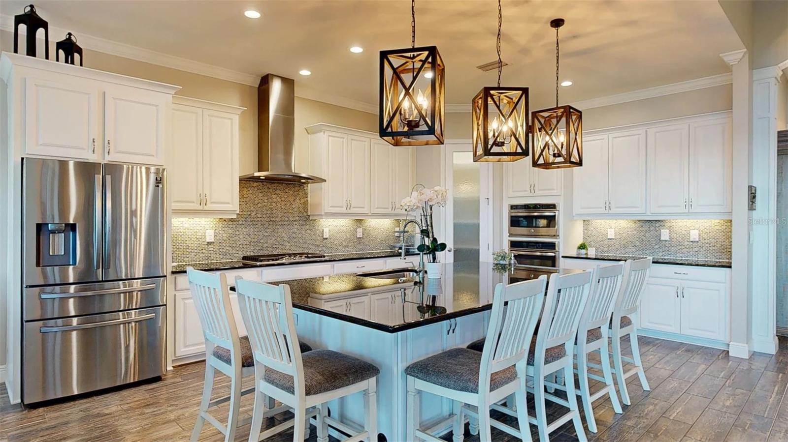 Listing photo id 38 for 6426 Tideline Drive