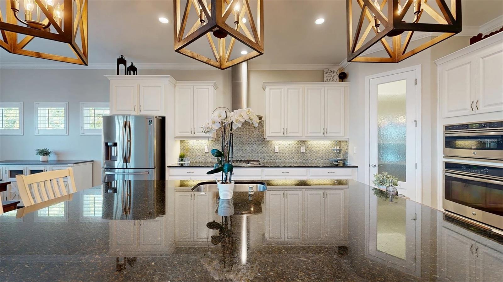 Listing photo id 39 for 6426 Tideline Drive