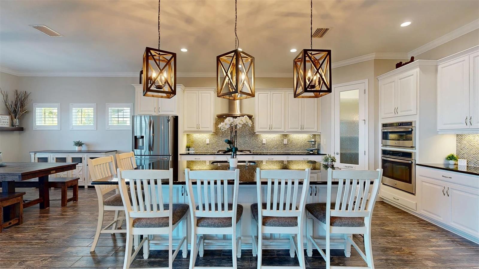 Listing photo id 40 for 6426 Tideline Drive