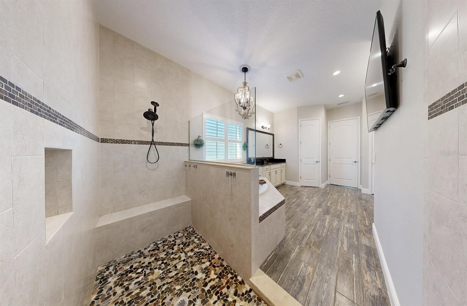 Listing photo id 50 for 6426 Tideline Drive