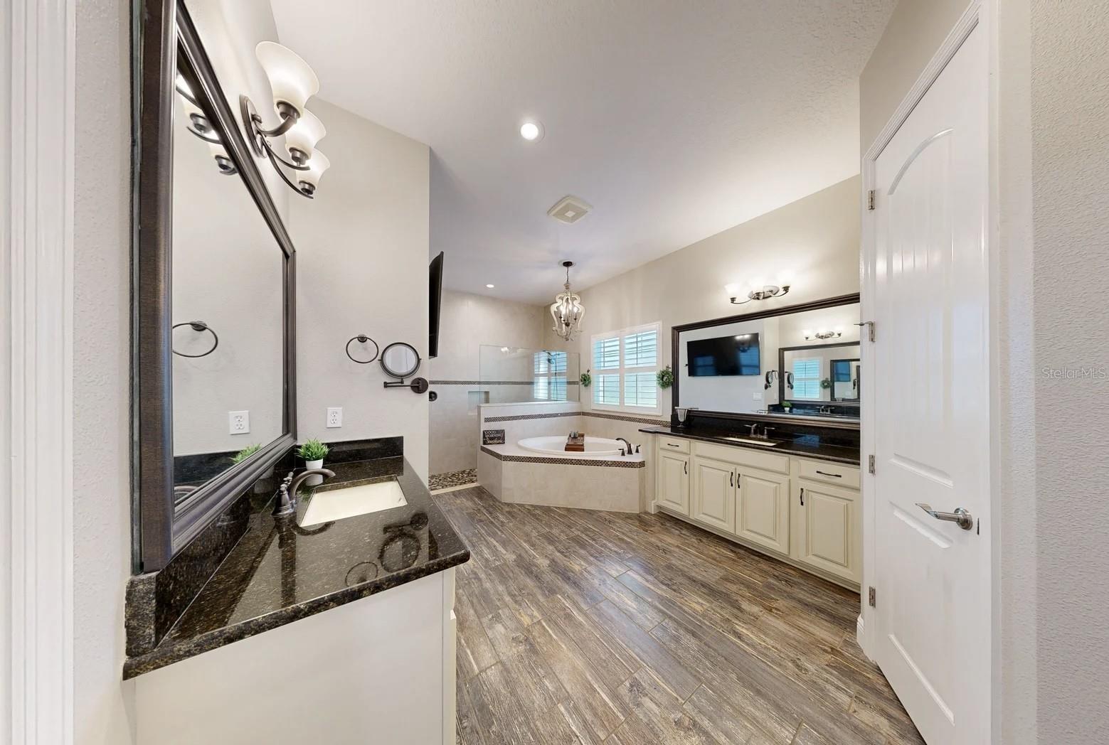 Listing photo id 53 for 6426 Tideline Drive