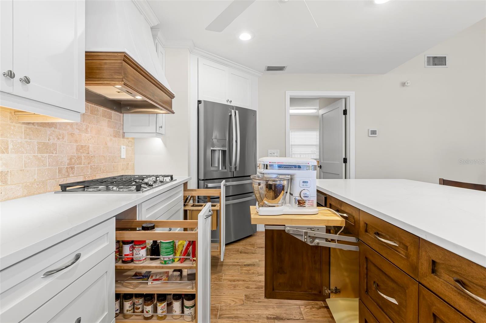 Image 15 of 67 For 2035 Hawaii Avenue Ne