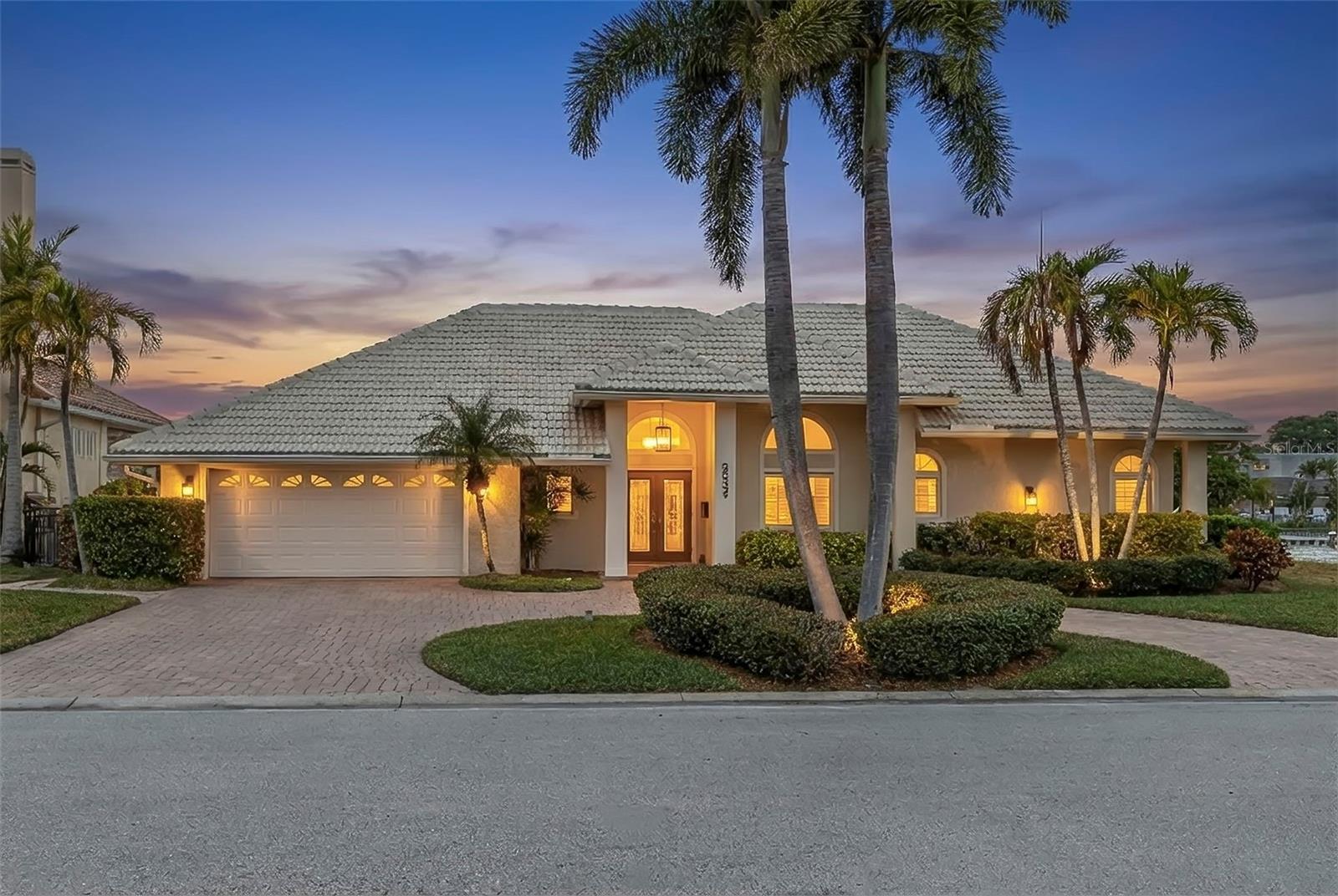 Image 2 of 67 For 2035 Hawaii Avenue Ne