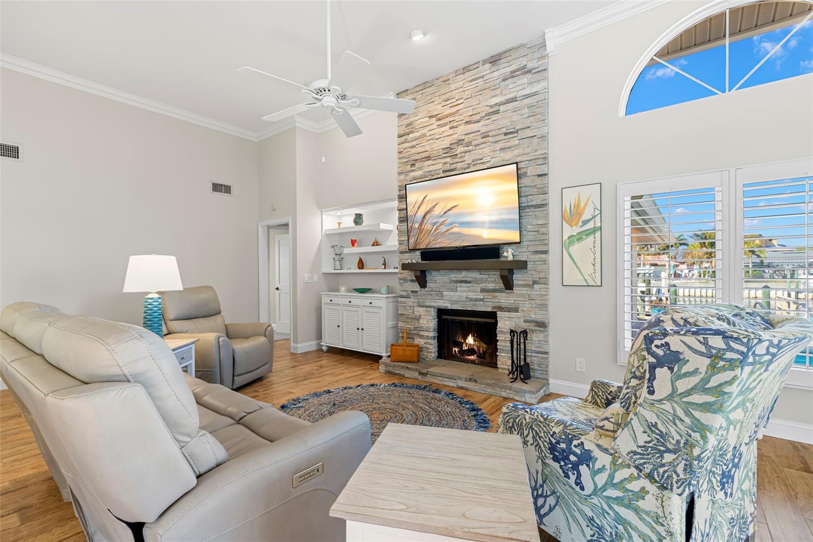 Image 21 of 67 For 2035 Hawaii Avenue Ne