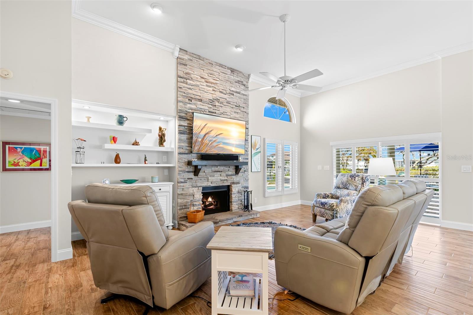 Image 22 of 67 For 2035 Hawaii Avenue Ne