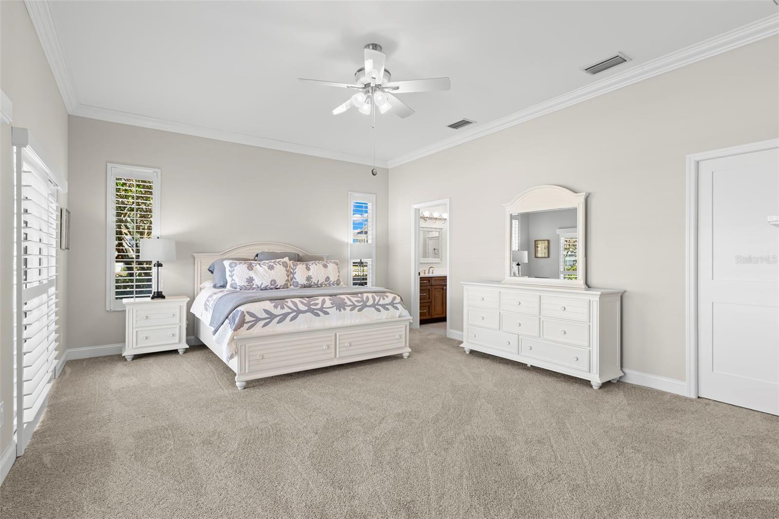 Image 28 of 67 For 2035 Hawaii Avenue Ne