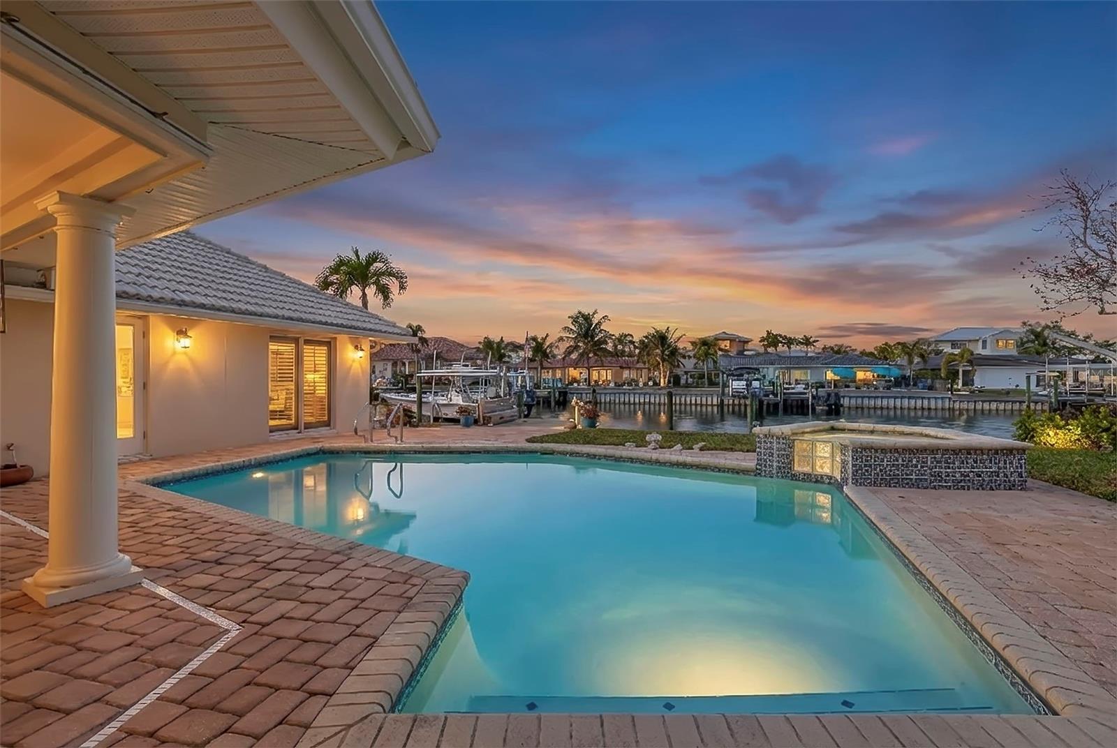 Image 3 of 67 For 2035 Hawaii Avenue Ne