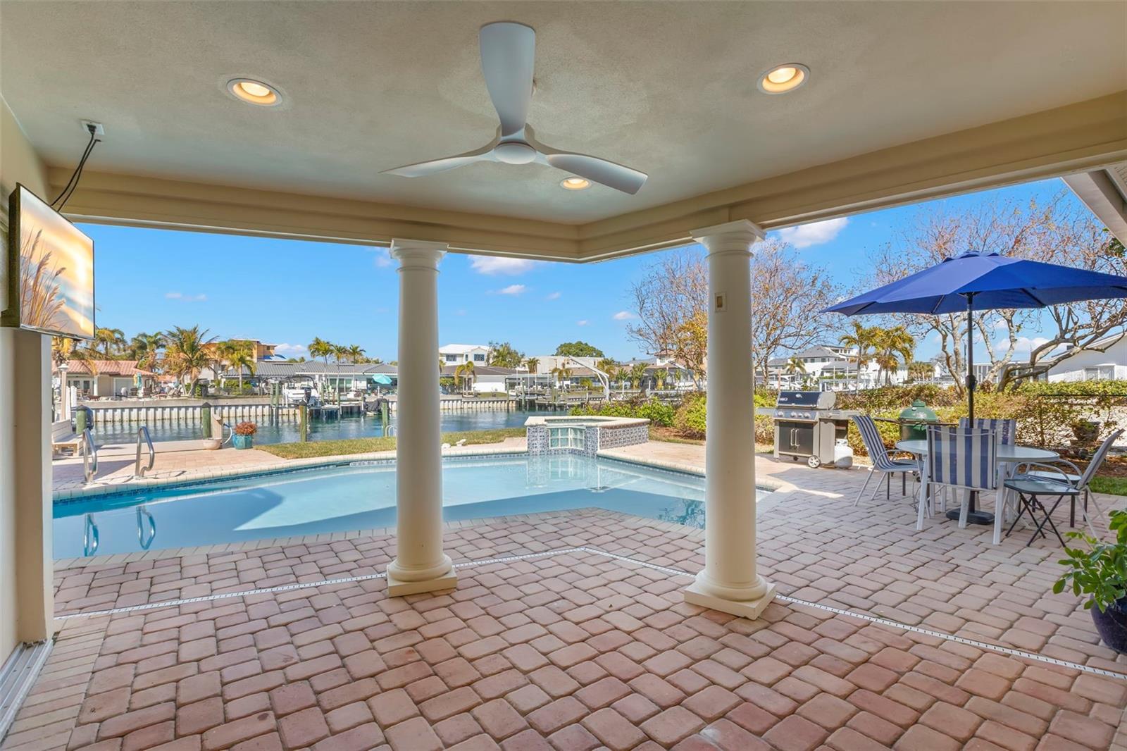 Image 31 of 67 For 2035 Hawaii Avenue Ne