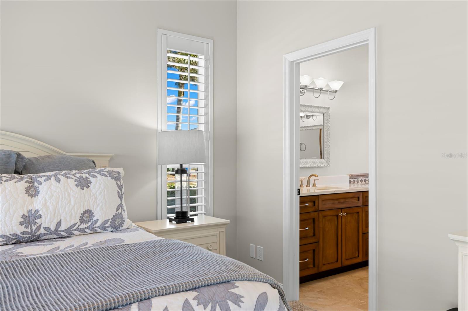 Image 32 of 67 For 2035 Hawaii Avenue Ne