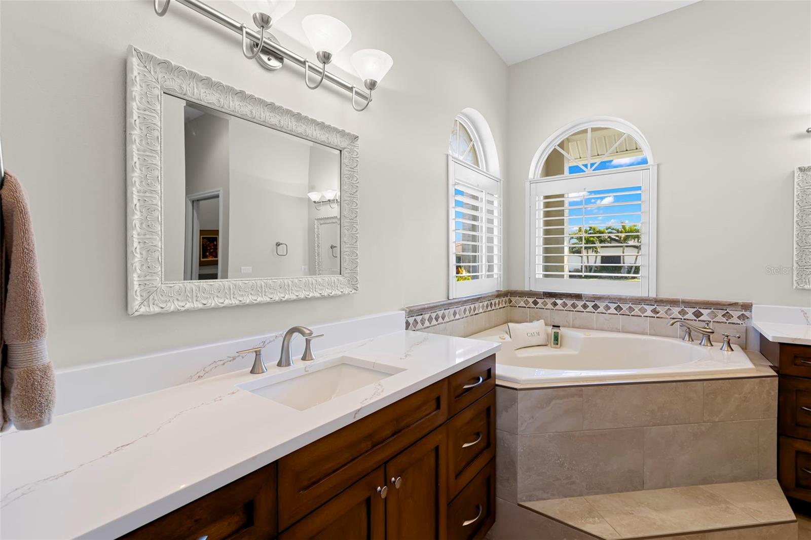 Image 33 of 67 For 2035 Hawaii Avenue Ne