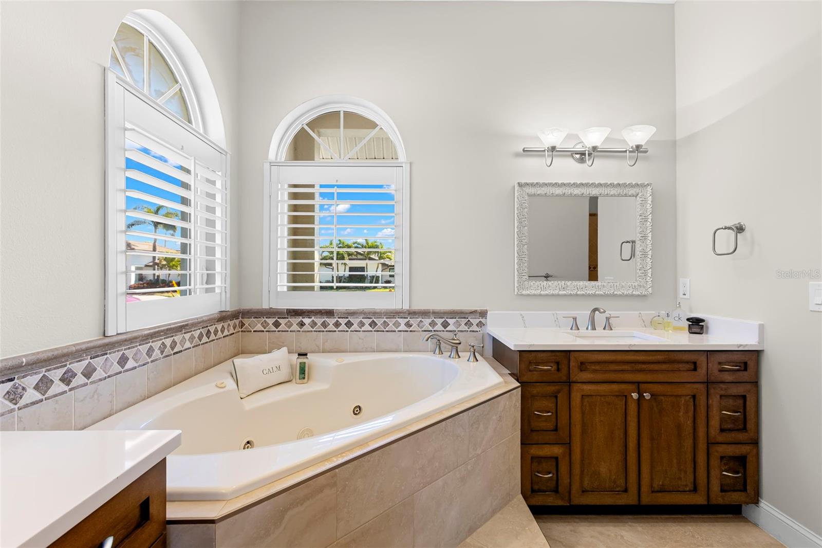 Image 34 of 67 For 2035 Hawaii Avenue Ne