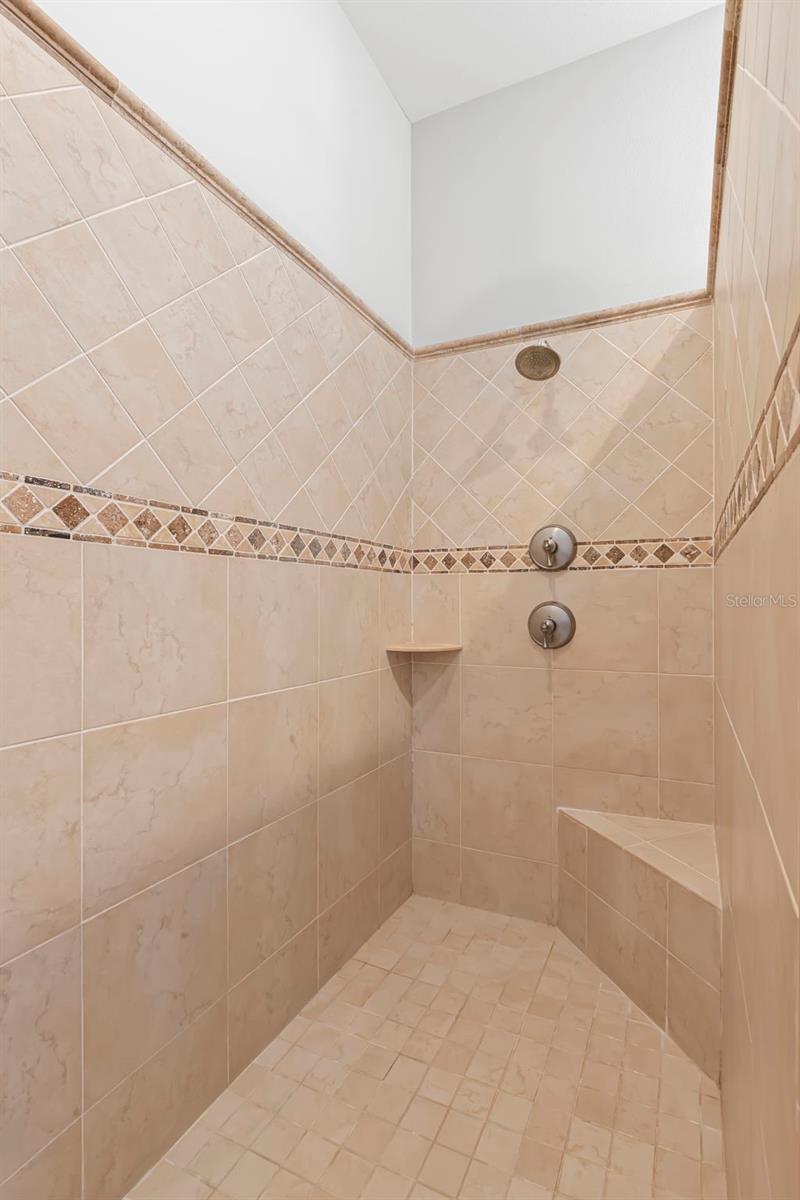 Image 36 of 67 For 2035 Hawaii Avenue Ne