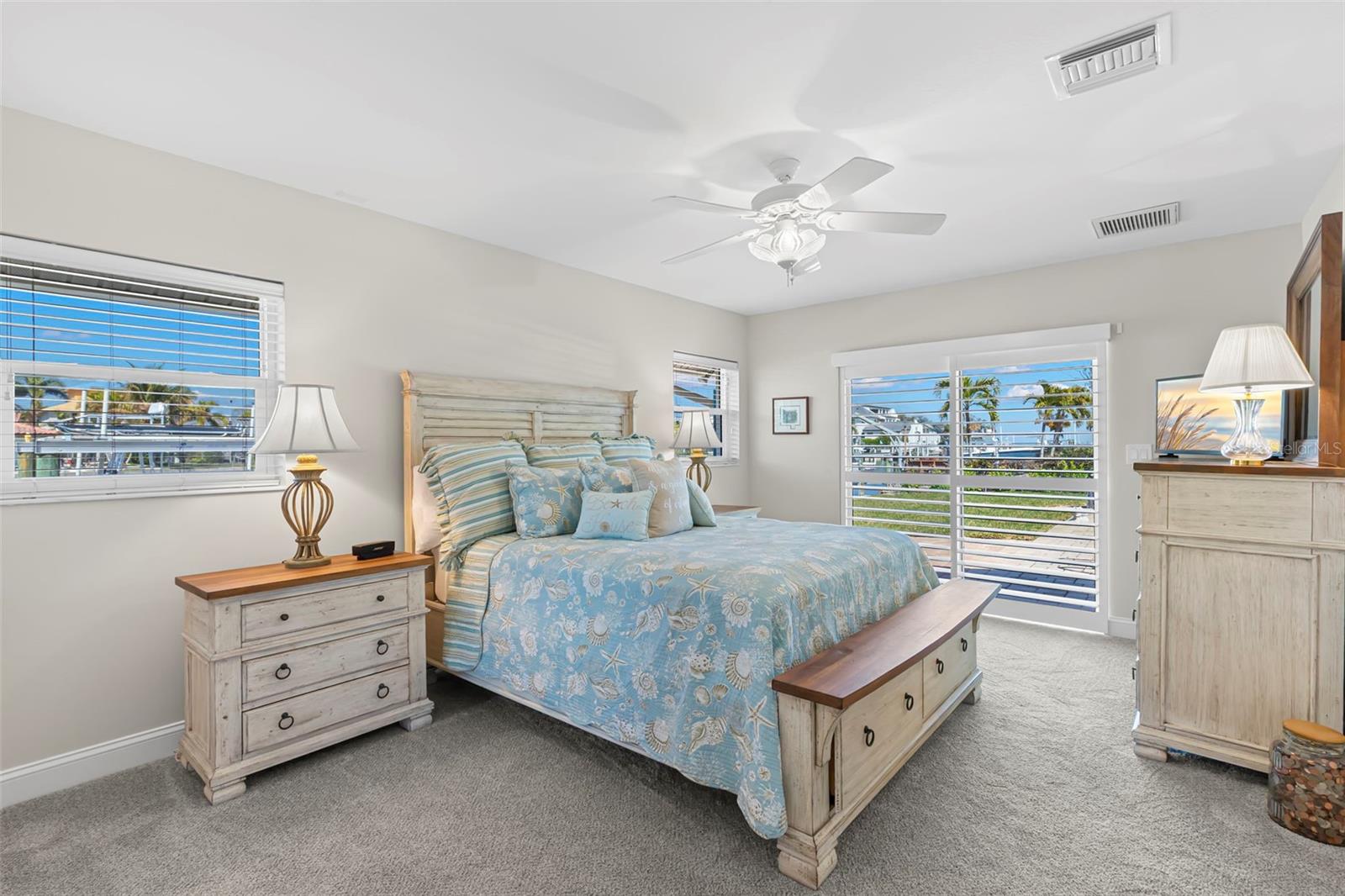 Image 38 of 67 For 2035 Hawaii Avenue Ne