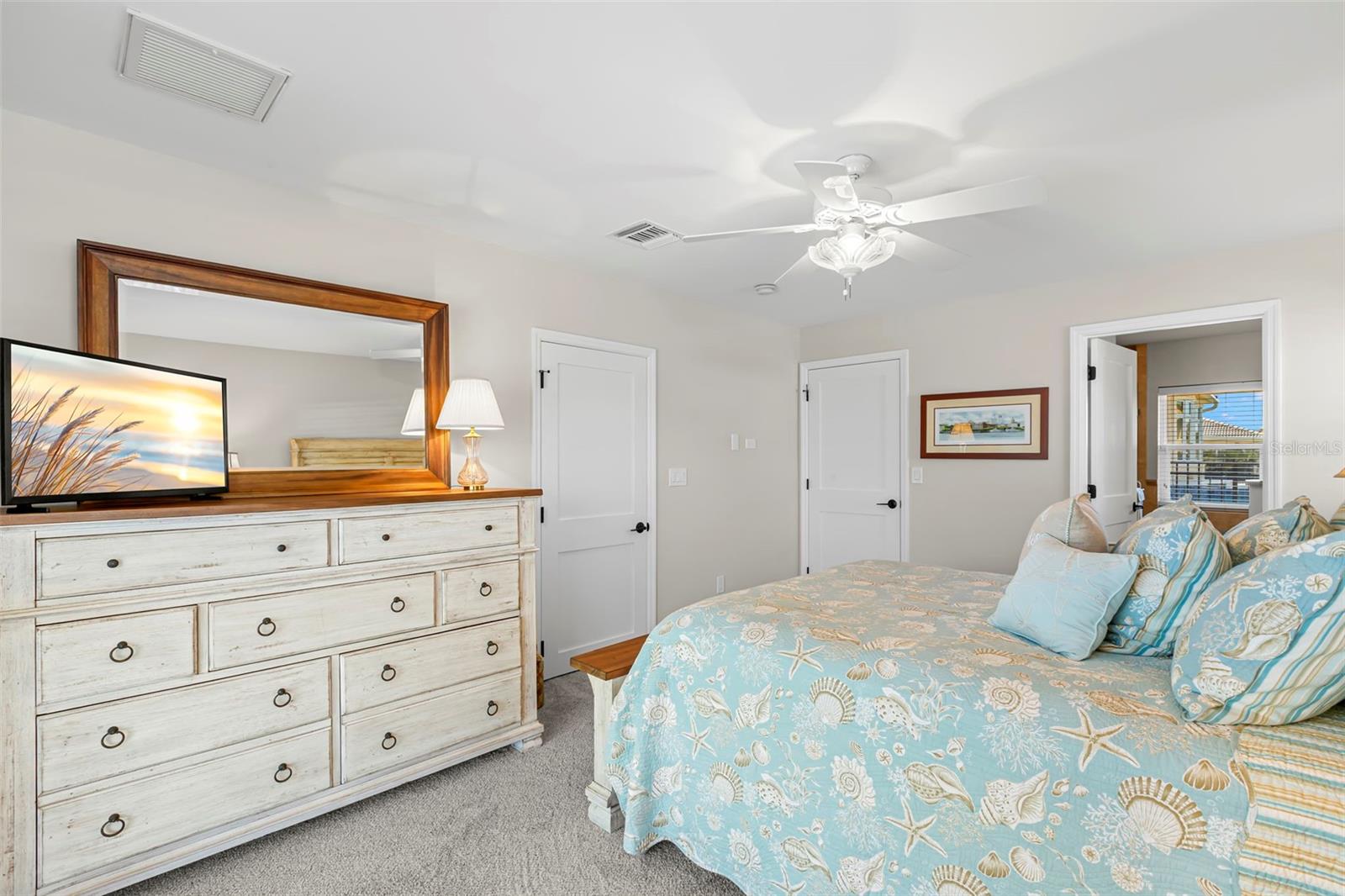 Image 40 of 67 For 2035 Hawaii Avenue Ne