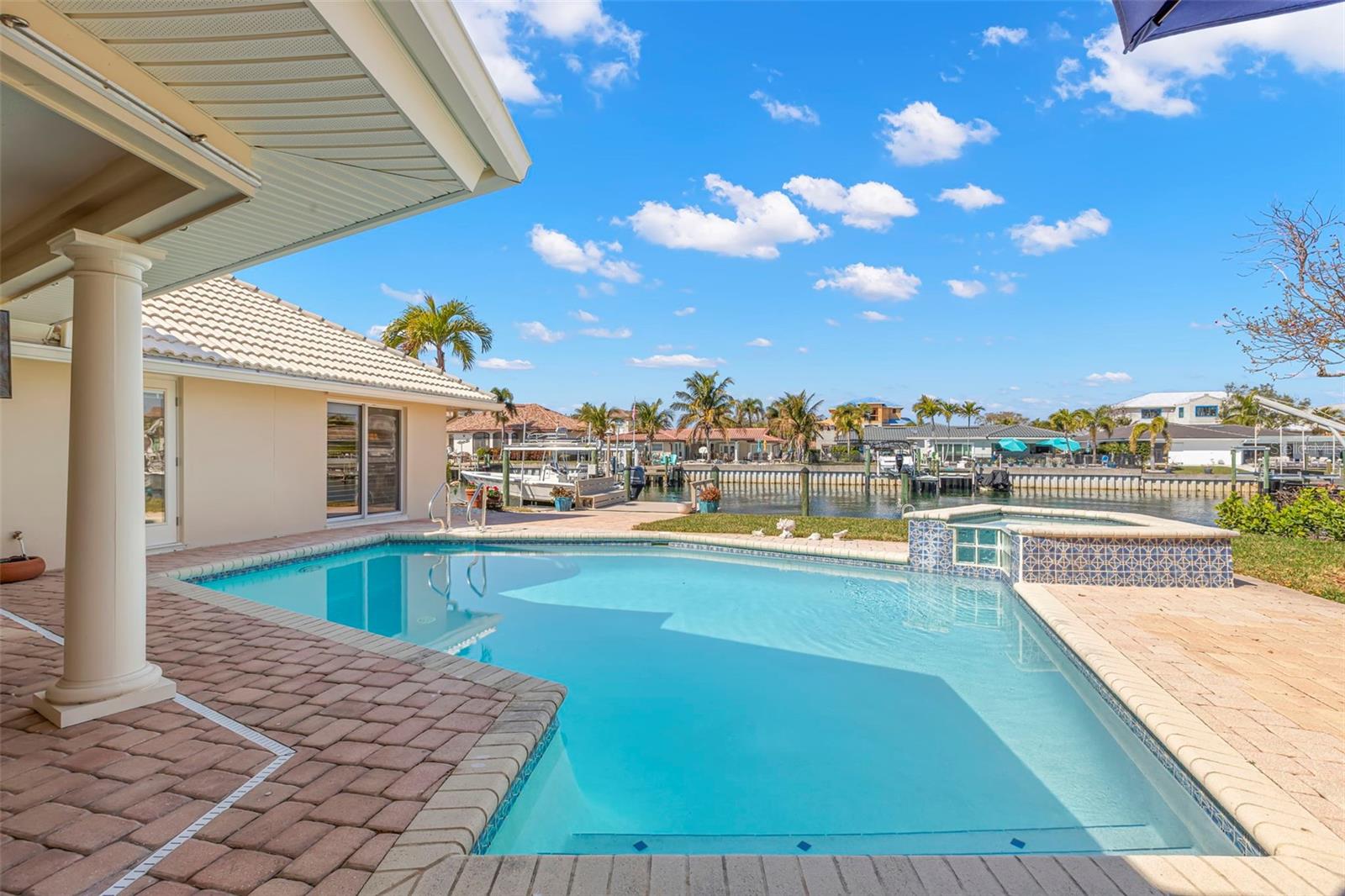 Image 48 of 67 For 2035 Hawaii Avenue Ne