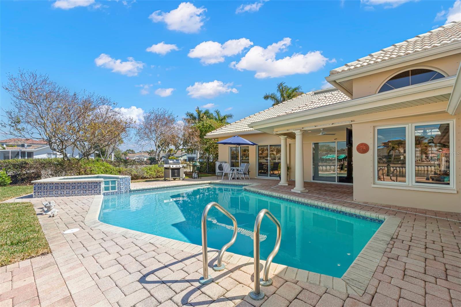 Image 53 of 67 For 2035 Hawaii Avenue Ne