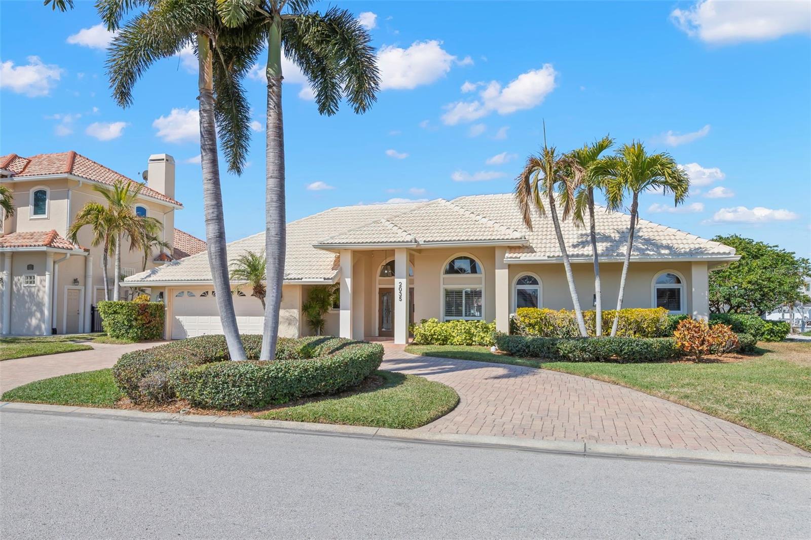 Image 6 of 67 For 2035 Hawaii Avenue Ne