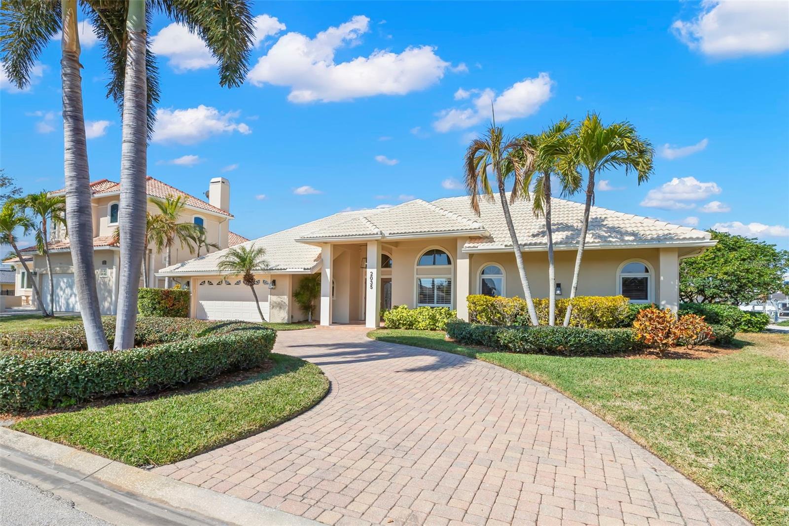 Image 7 of 67 For 2035 Hawaii Avenue Ne