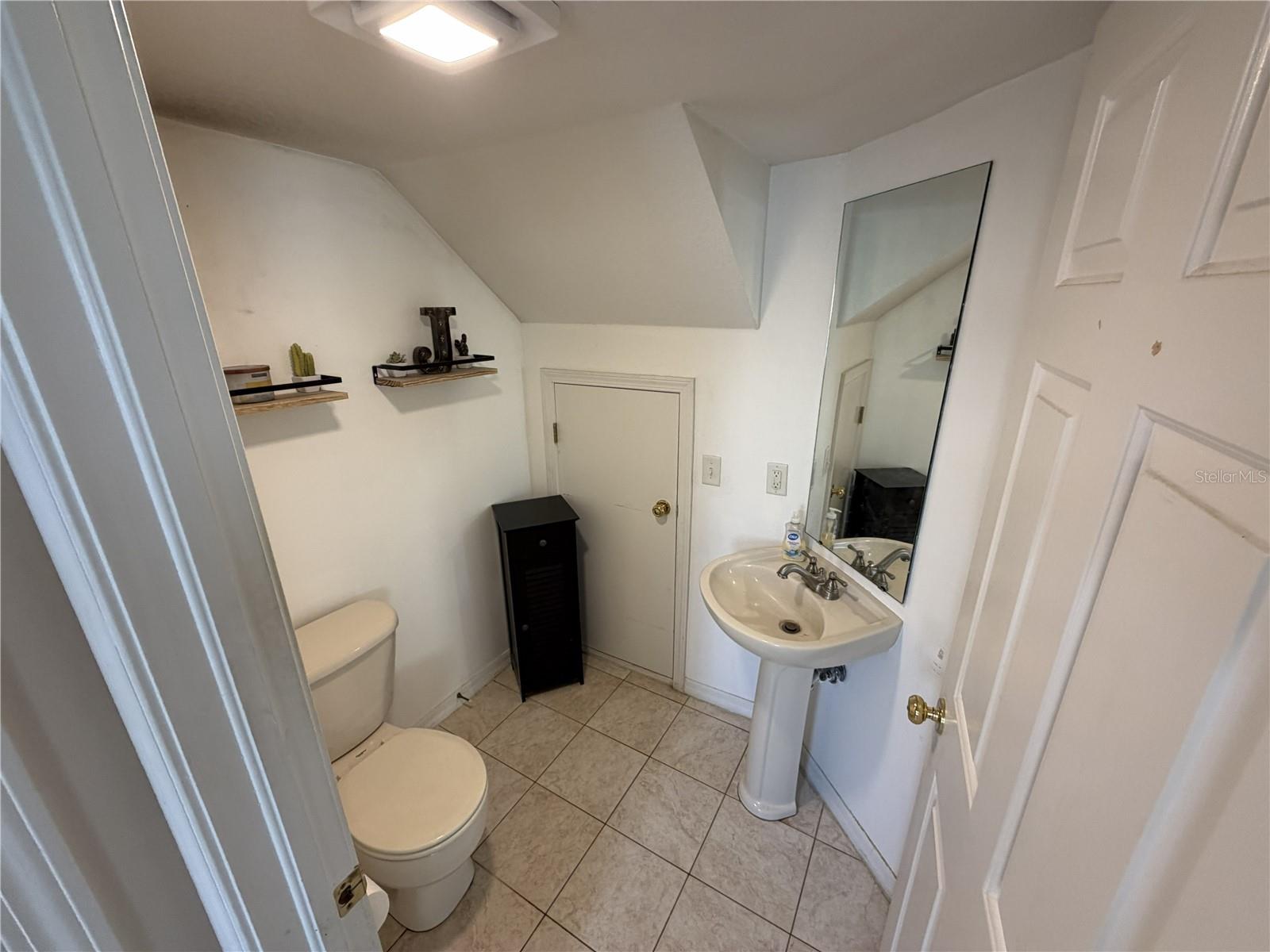 Image 8 of 18 For 3858 Island Way