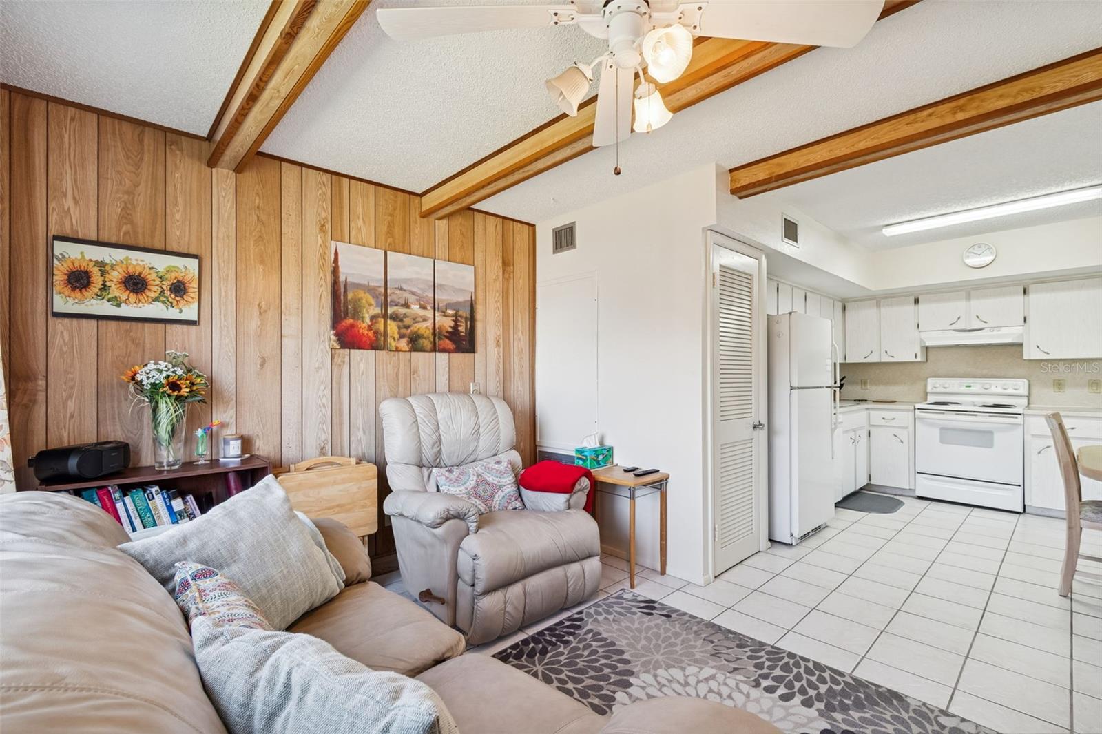 Listing photo id 10 for 2226 Switzerland Way 46