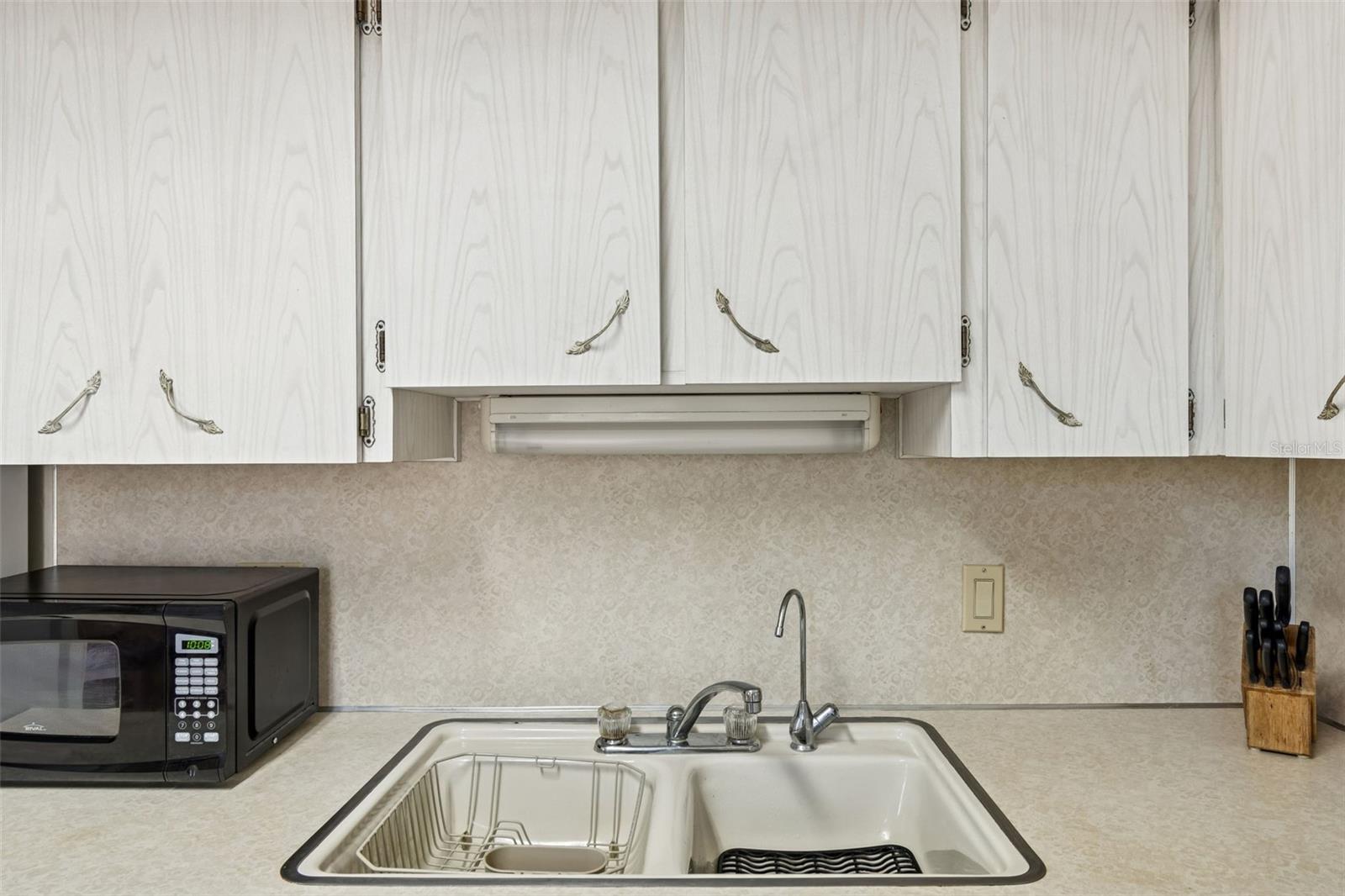 Listing photo id 11 for 2226 Switzerland Way 46