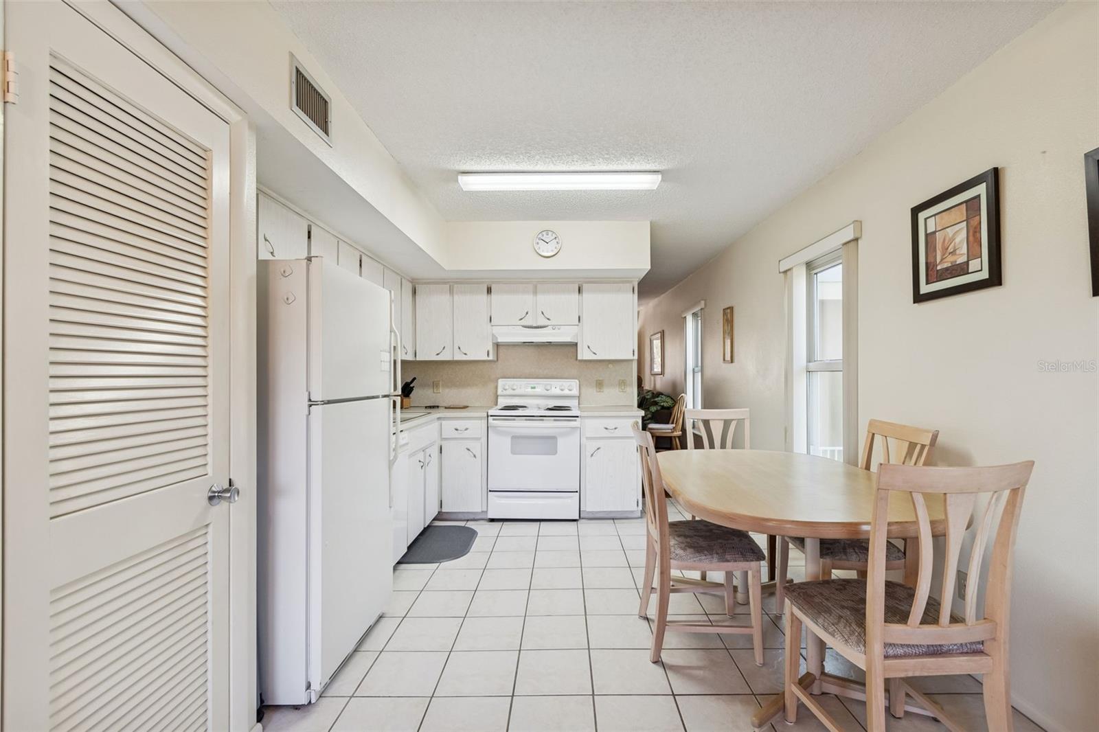 Listing photo id 13 for 2226 Switzerland Way 46