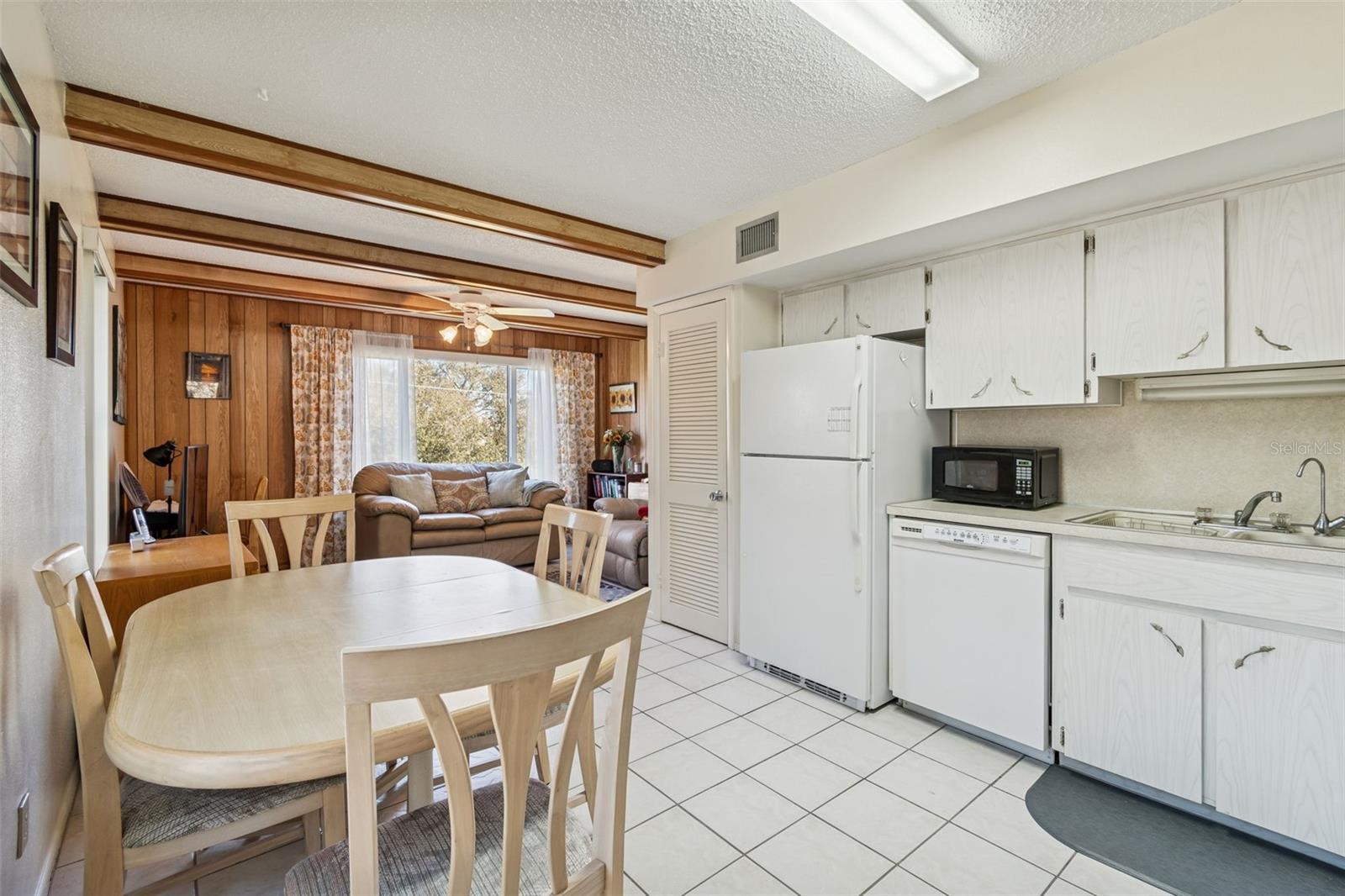 Listing photo id 14 for 2226 Switzerland Way 46