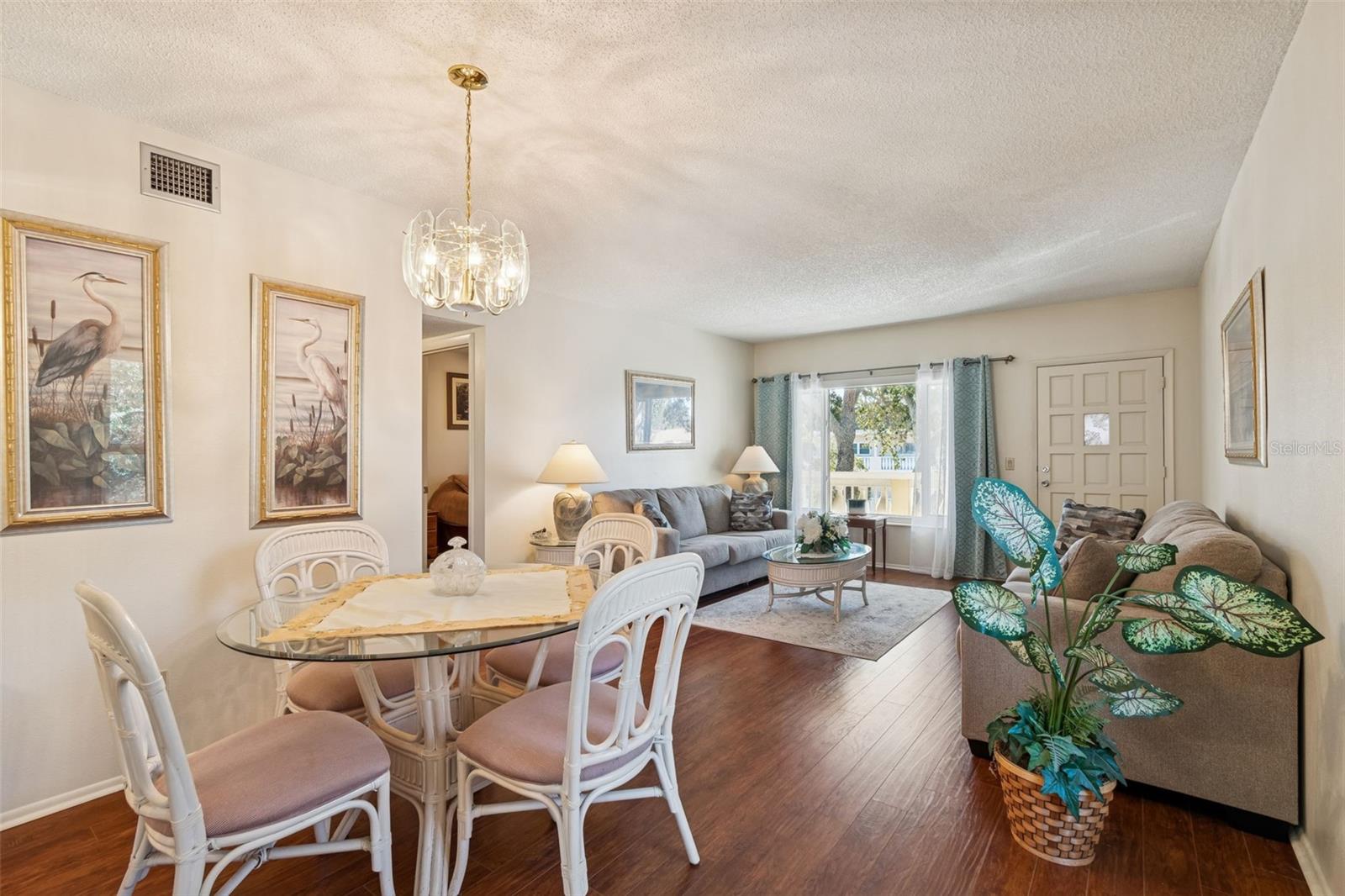 Listing photo id 18 for 2226 Switzerland Way 46