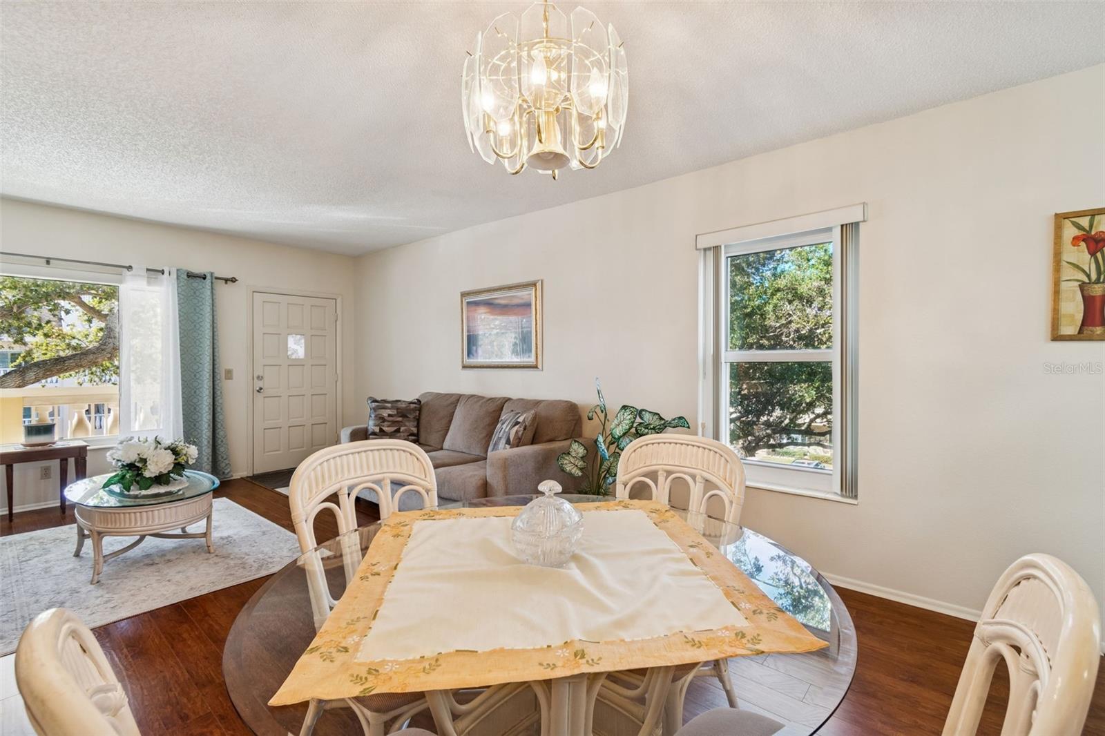 Listing photo id 19 for 2226 Switzerland Way 46