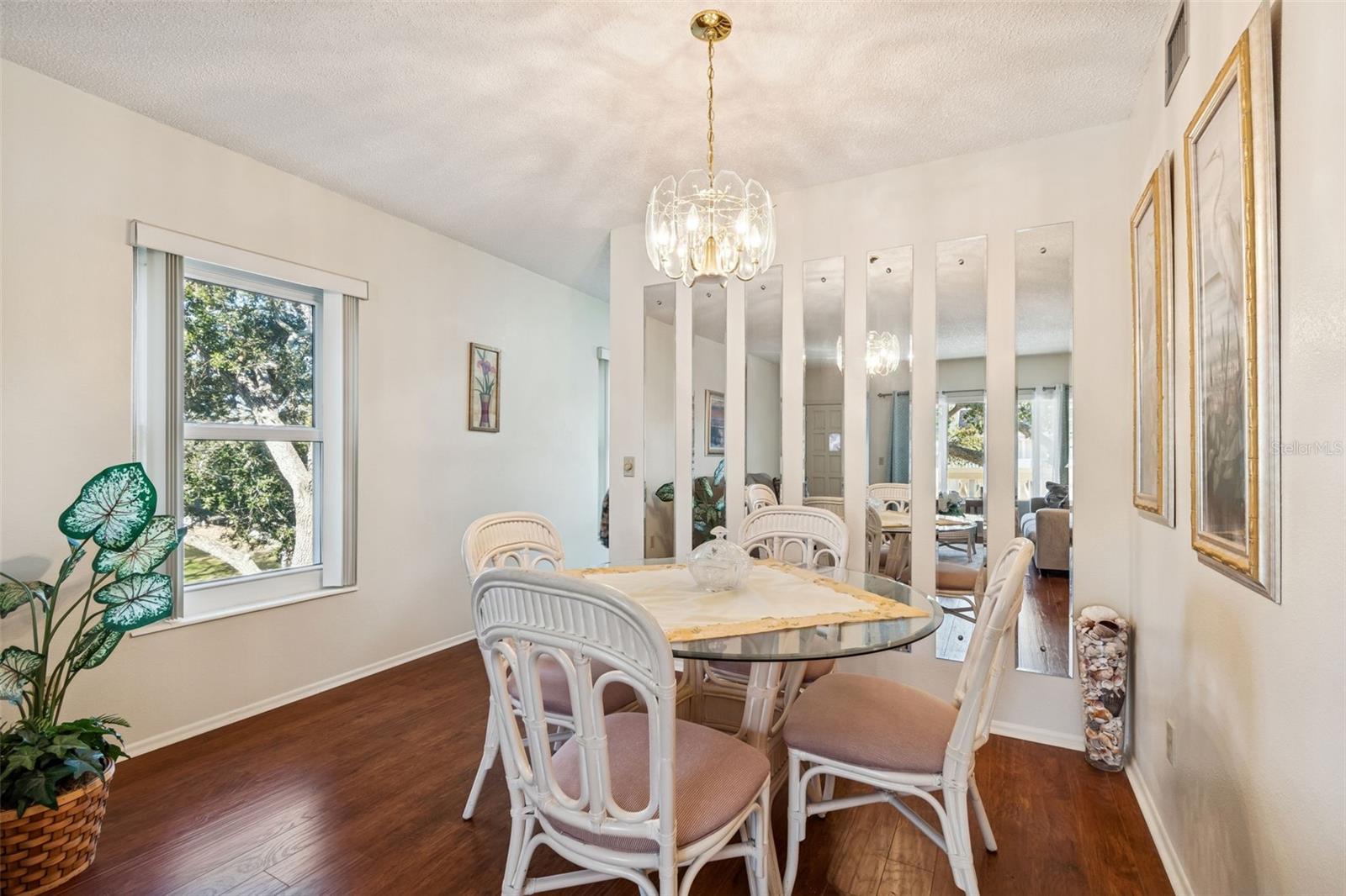 Listing photo id 20 for 2226 Switzerland Way 46