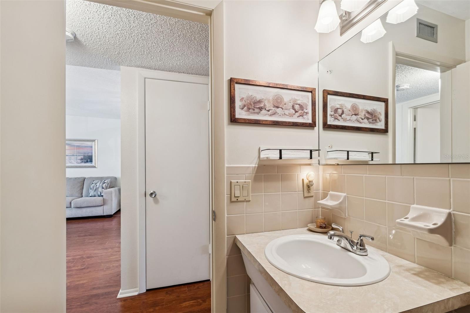 Listing photo id 29 for 2226 Switzerland Way 46