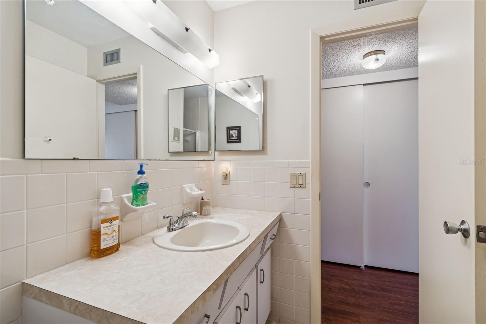 Listing photo id 38 for 2226 Switzerland Way 46