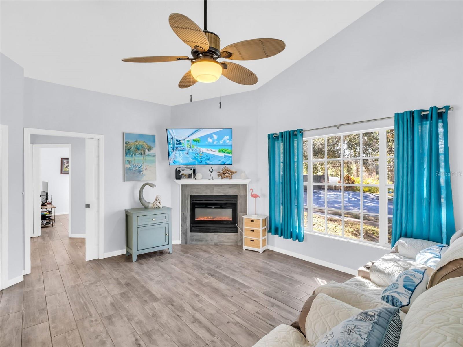 Listing photo id 10 for 4787 Klosterman Oaks Boulevard