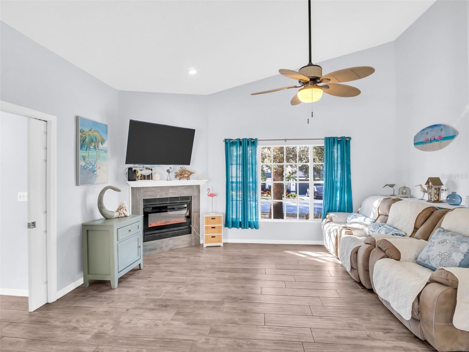 Listing photo id 11 for 4787 Klosterman Oaks Boulevard