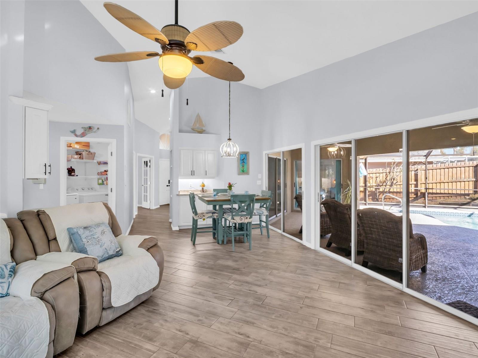 Listing photo id 14 for 4787 Klosterman Oaks Boulevard