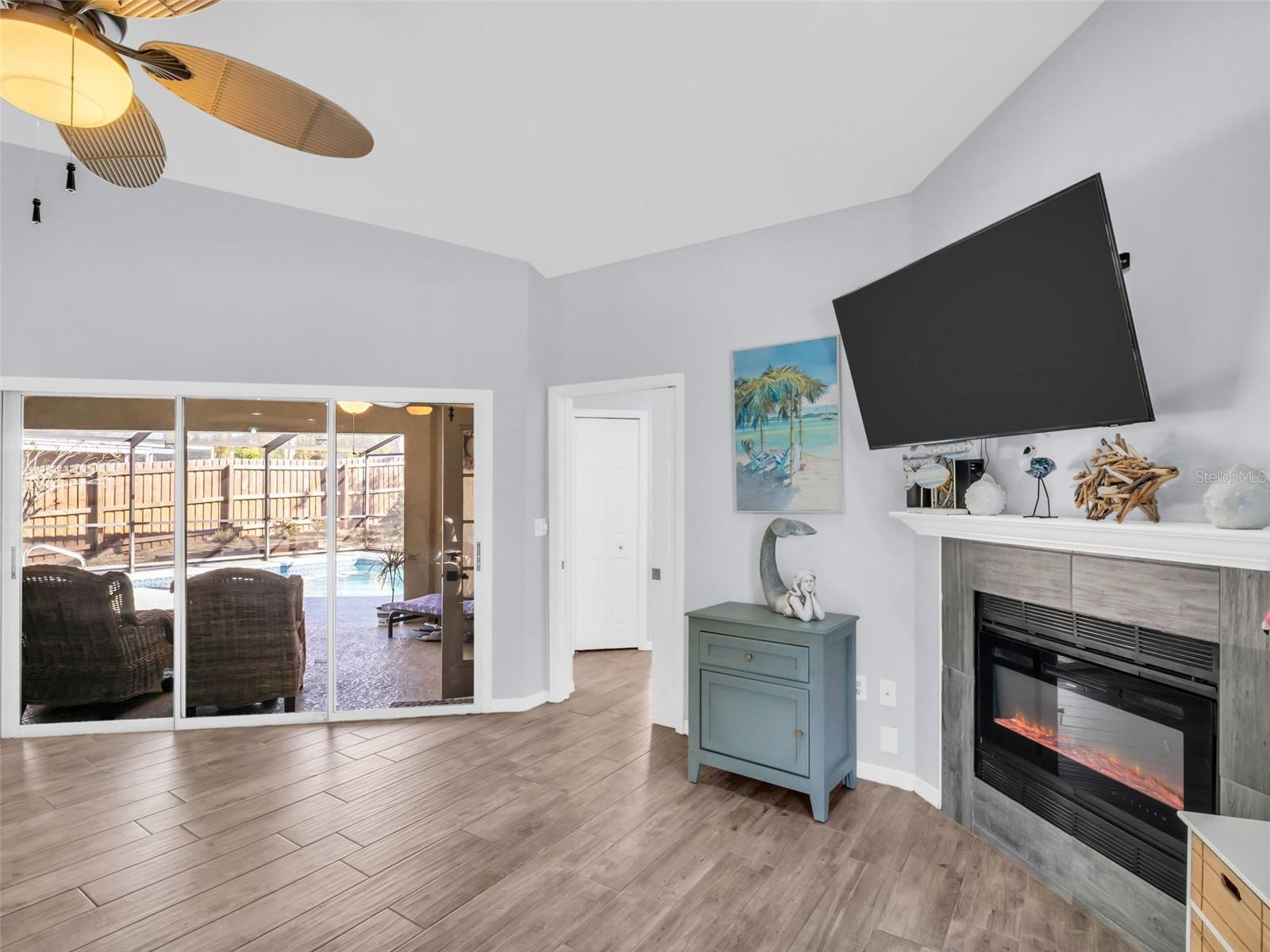 Listing photo id 15 for 4787 Klosterman Oaks Boulevard