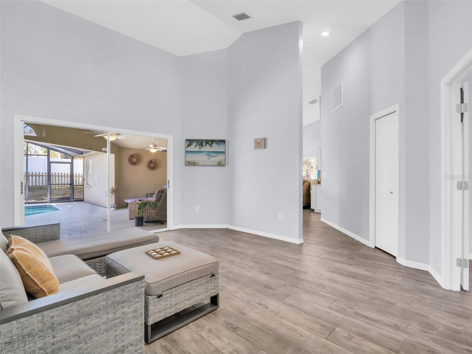 Listing photo id 3 for 4787 Klosterman Oaks Boulevard