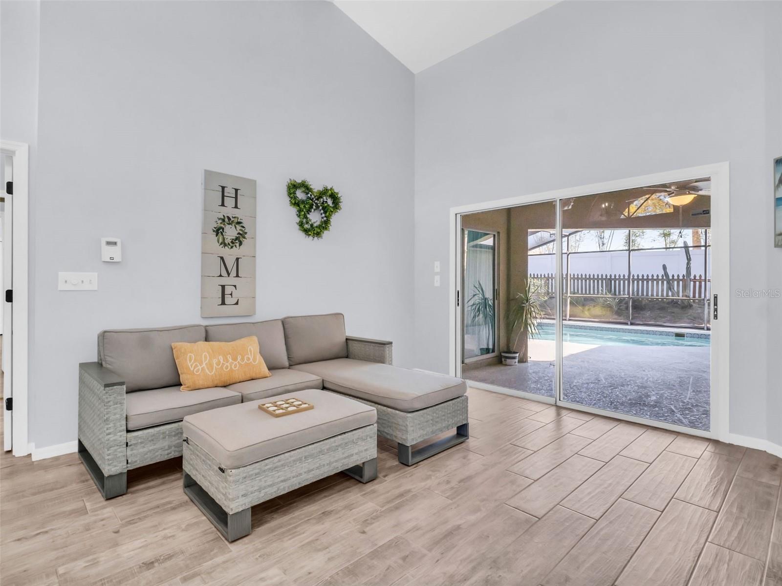 Listing photo id 4 for 4787 Klosterman Oaks Boulevard