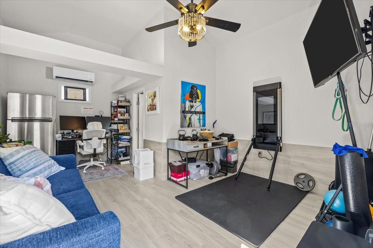 Image 33 of 41 For 2903 Bay Court Avenue