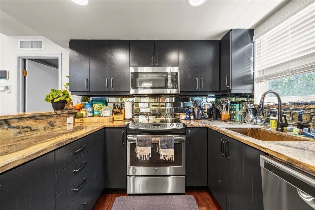 Image 9 of 41 For 2903 Bay Court Avenue