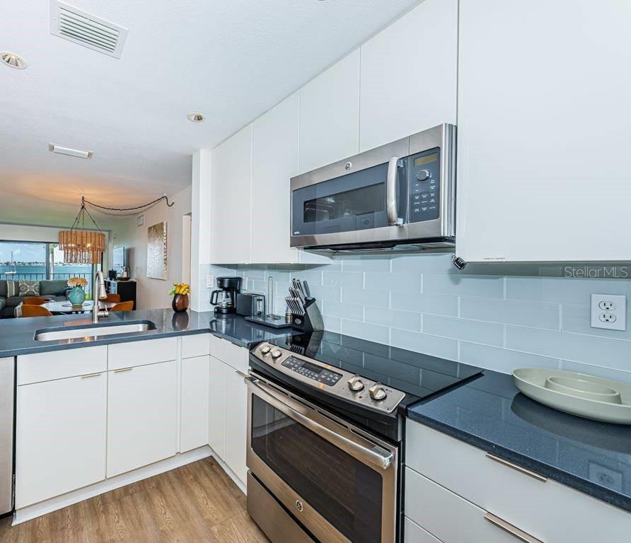 Image 8 of 28 For 6365 Bahia Del Mar Boulevard 210