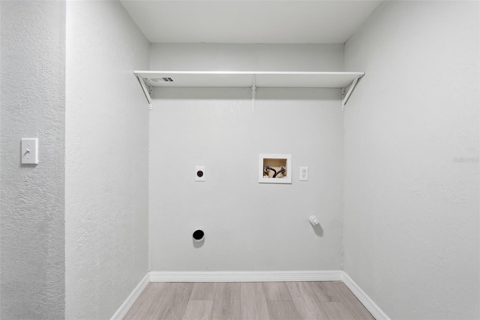 Image 32 of 42 For 1318 Mountainview