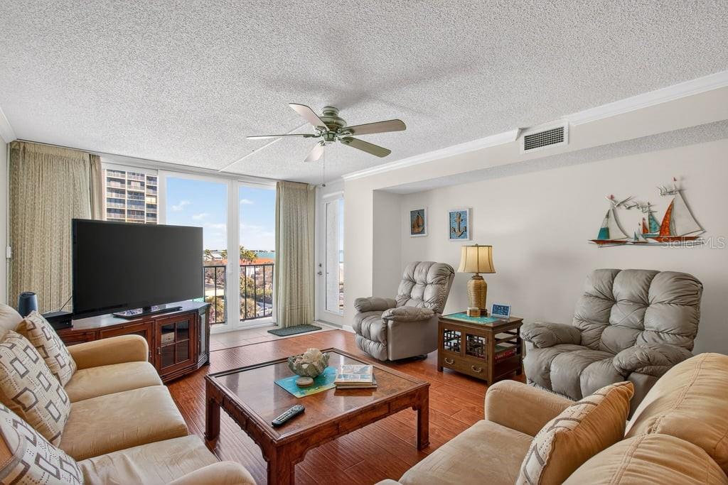 Listing photo id 9 for 1400 Gulf Boulevard 506