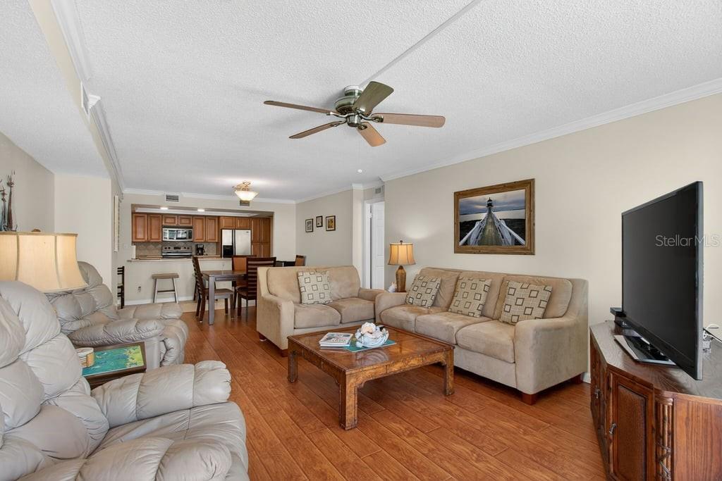 Listing photo id 11 for 1400 Gulf Boulevard 506