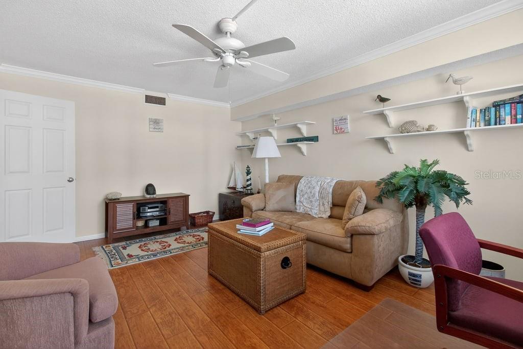Listing photo id 12 for 1400 Gulf Boulevard 506