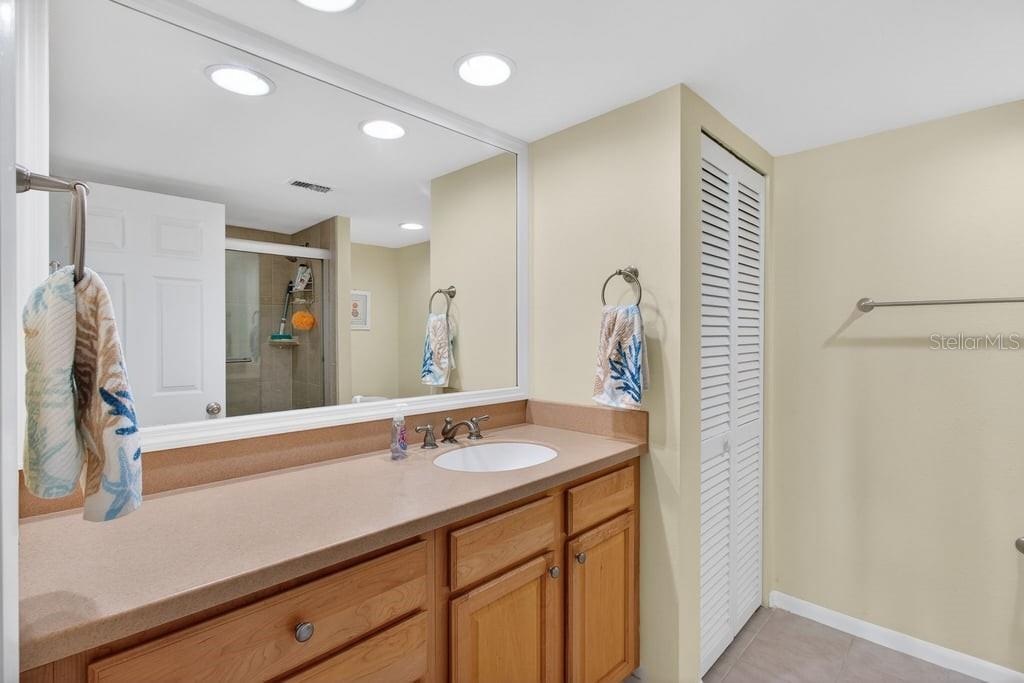 Listing photo id 21 for 1400 Gulf Boulevard 506