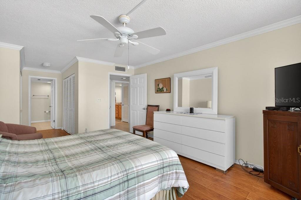Listing photo id 24 for 1400 Gulf Boulevard 506