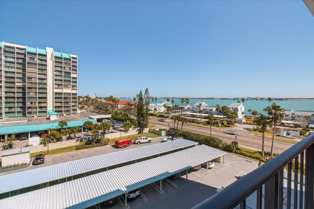 Listing photo id 35 for 1400 Gulf Boulevard 506