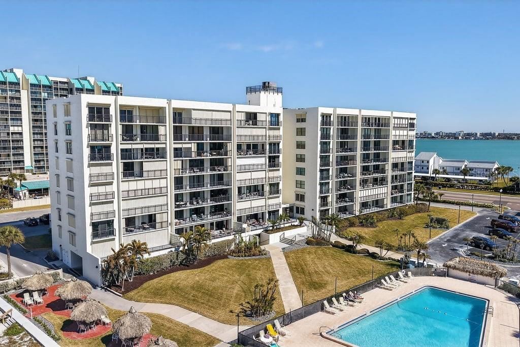 Listing photo id 46 for 1400 Gulf Boulevard 506